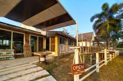 บ้านไร่อมรวัชรี